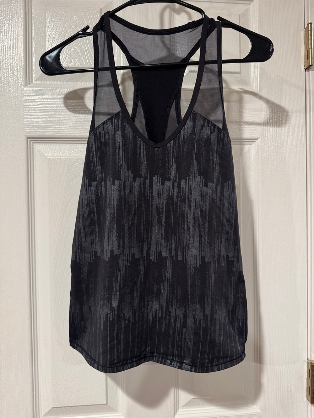 Lululemon Ace Tank in the black scratch match print best for size 6/8